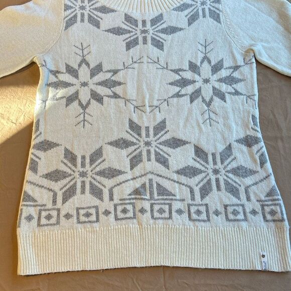 Woolrich Woman’s Medium Snowdrop Crewneck Sweater cream Grey Snowflakes - Picture 3 of 7